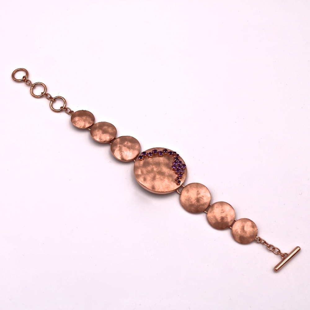 A&M Rose Gold Metal Circle bracelet w/Amethyst